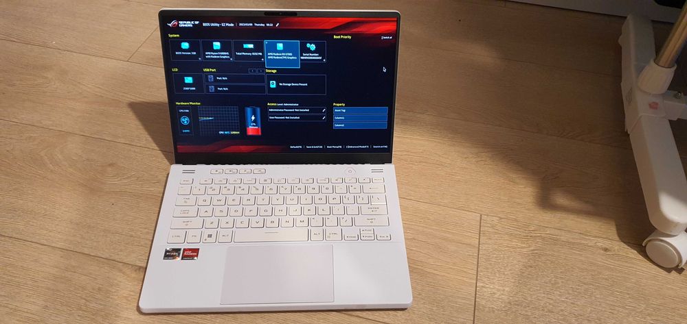 Laptop Asus Zephyrus G14 6900HS, 6700S, ecran 2k+ defect