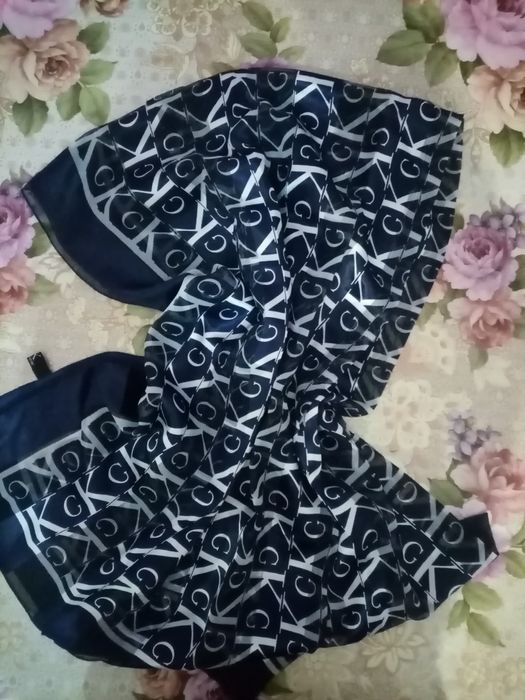 Esarfa Calvin Klein originala