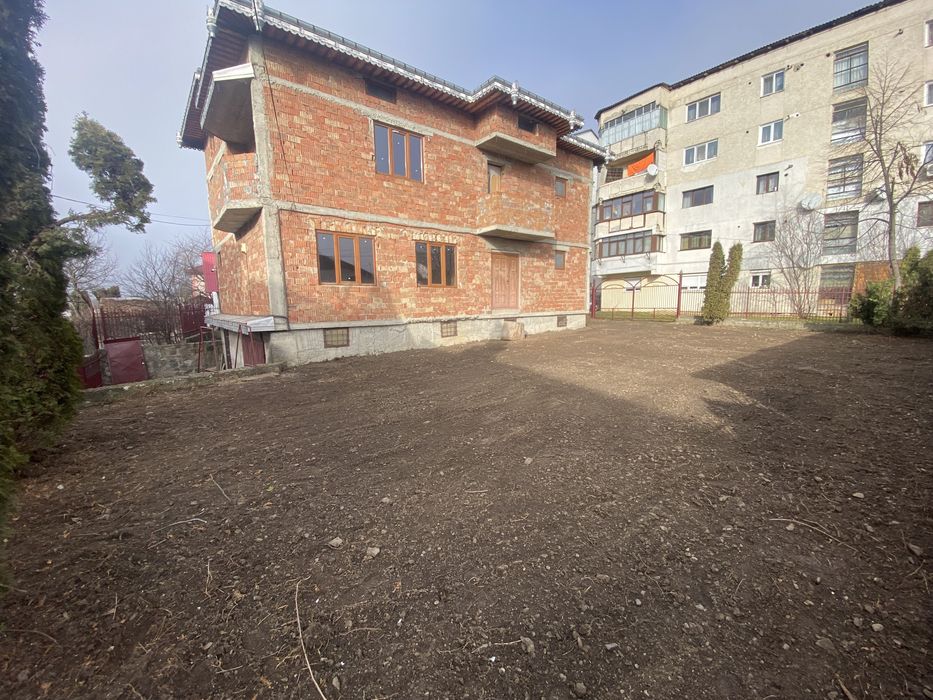 Vand / Schimb Casa la rosu 350 mp Falticeni