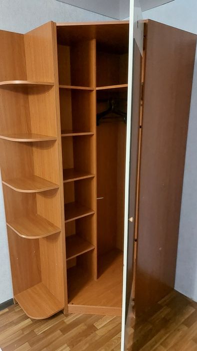 Продам угловой шкаф