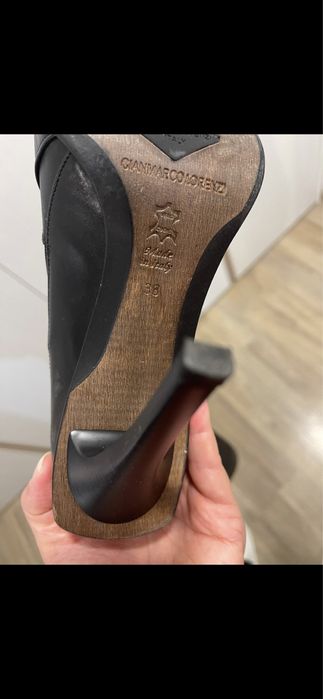 Vand cizme din piele neagra,inalte