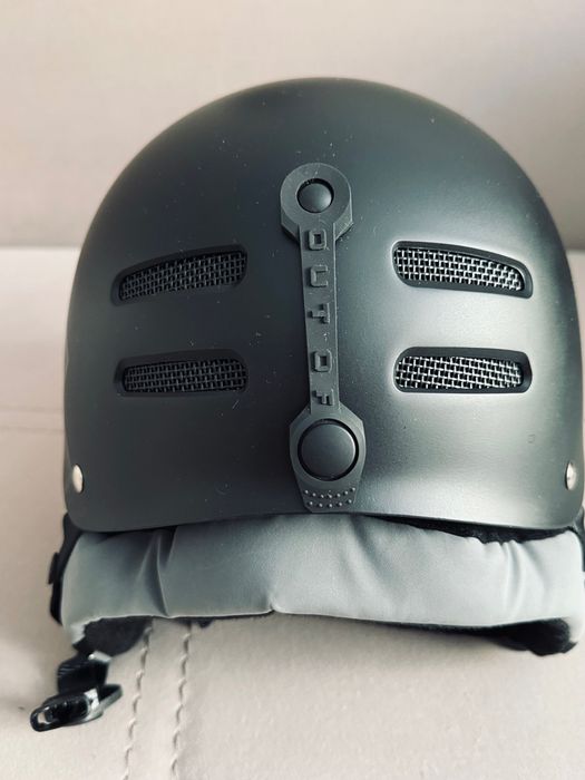 Продам горнолыжный шлем