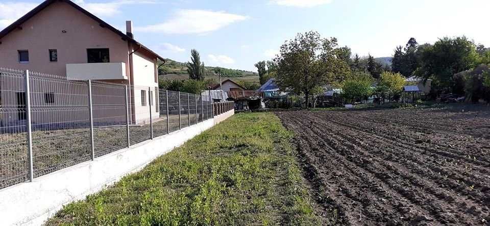 Teren intravilan centru Husi zona linistita, centrala, ideala ptr casa