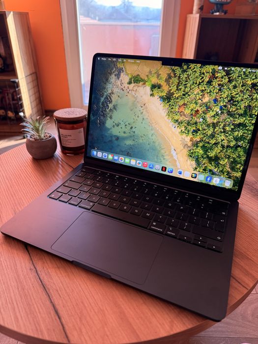 MacBook Air M2 (2022) 13.6" / 8GB RAM / 256GB SSD / 100% Battery