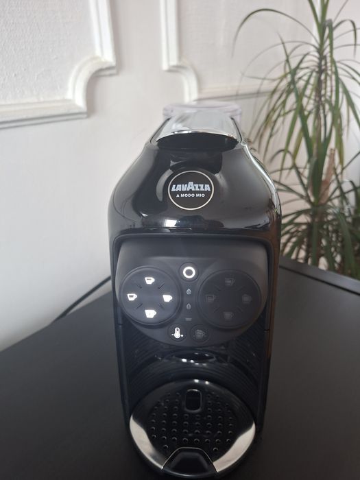 Кафемашина Lavazza Desea ( a modo mio )