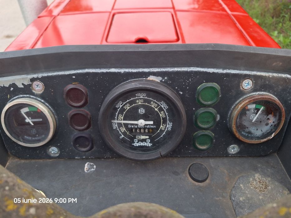Tractor Universal 445 af:1995 Carte Ro!