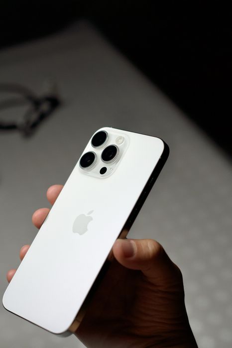 iPhone 16 pro max white