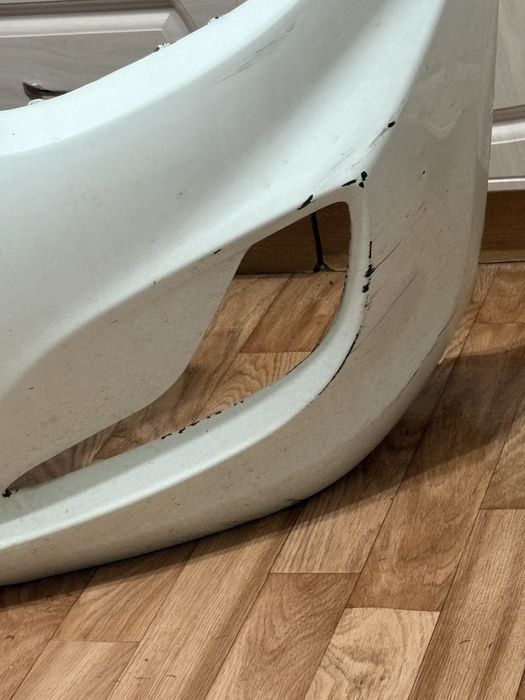 Продам бампер на Хюндаи Акцент