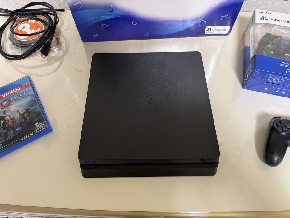 Ps4 slim  практически новый