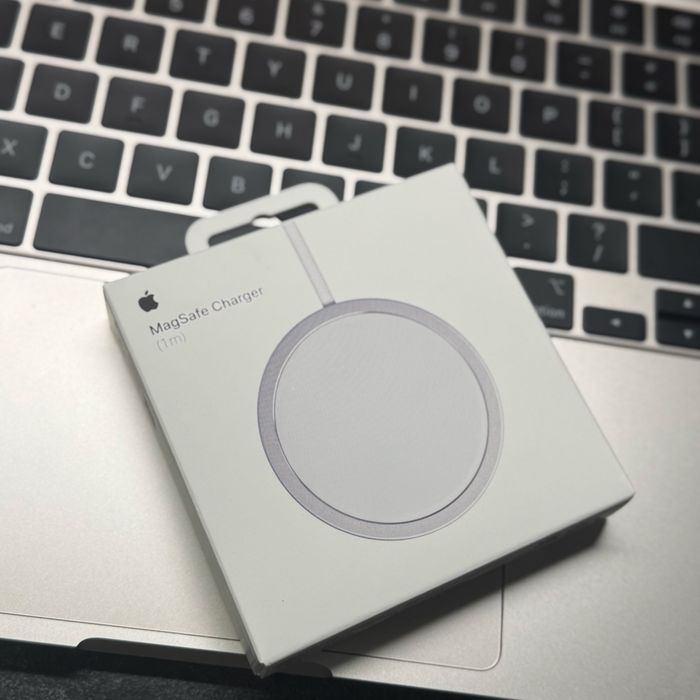 25W Magsafe charger (1m) braided безжично зарядно за iPhone с USB C