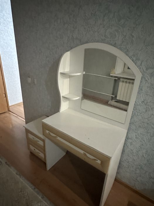 Продам спальный гарнитур