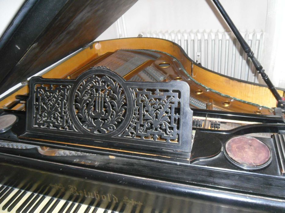 Австрийски концертен роял Роберт Райнхолд /Robert Reinhold