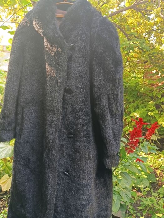Шуба женская длинная. Скоро зима,берите.