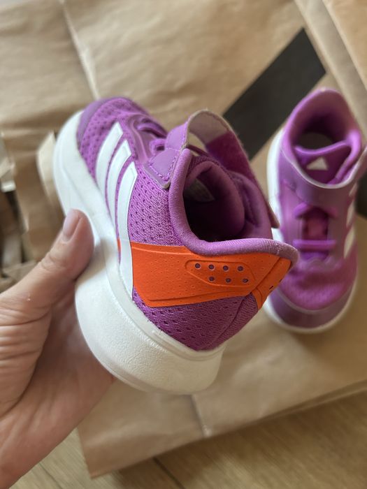 Детские кроссовки Adidas для девочки