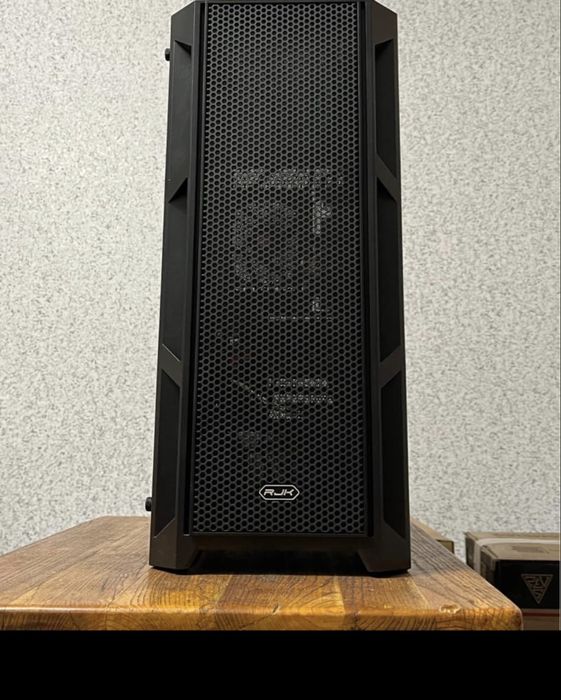 Геймърски компютър - i5 4430/ RX 570/ Ram 8GB/ ssd 128GB Hard disk 1TB