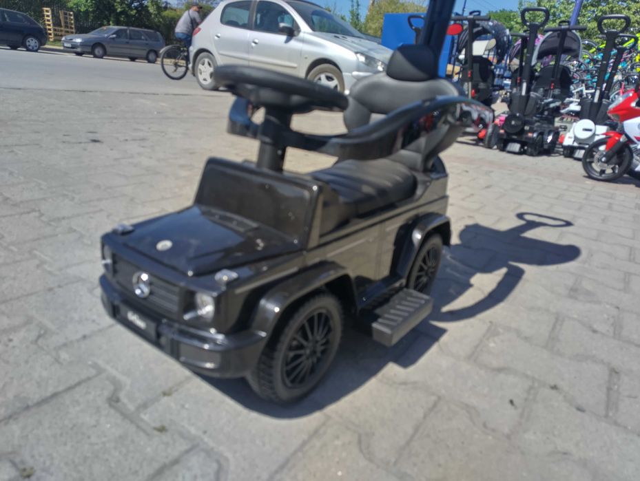 MERCEDES Кола за яздене с дръжка и сенник Mercedes-benz G350d черен