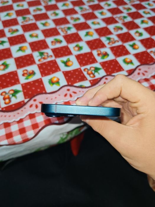 Vând iPhone 14 cu display spart