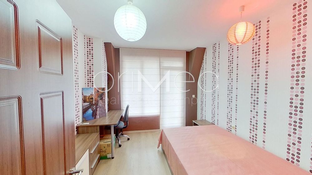 Продава се Тристаен апартамент в Бургас, Възраждане - 102 кв.м за 1240 €/кв.м - Снимка #3