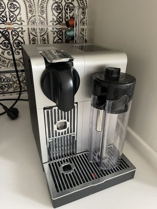 Кофемашина delonghi