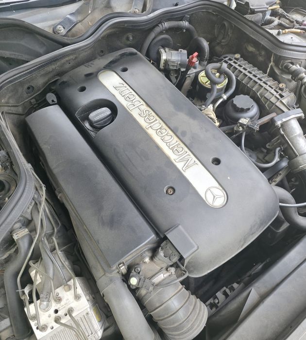 Продавам Mercedes W211