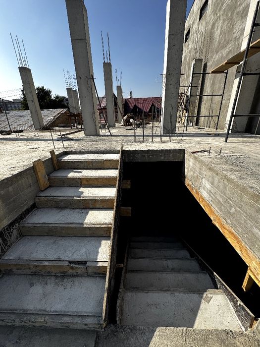 Бетон Монолит куямиз. Монолит учун, Опалубка ва стойка узимиздан.