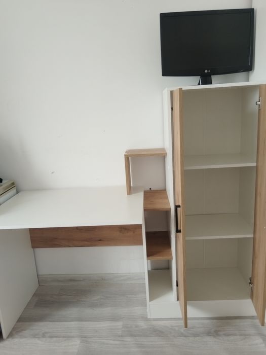 Продам письменный стол со шкафом для книг