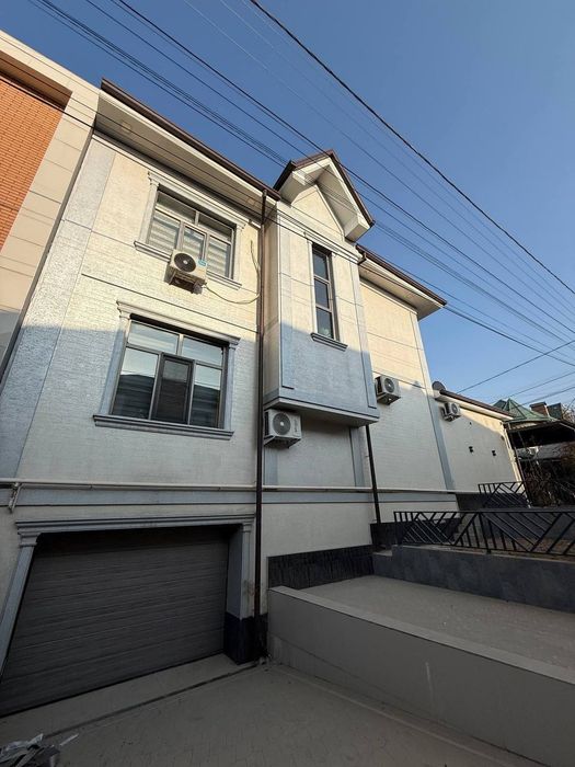 Срочно продается дом 7 комнат, ориентир: улица Саламатина, 2,8 соток