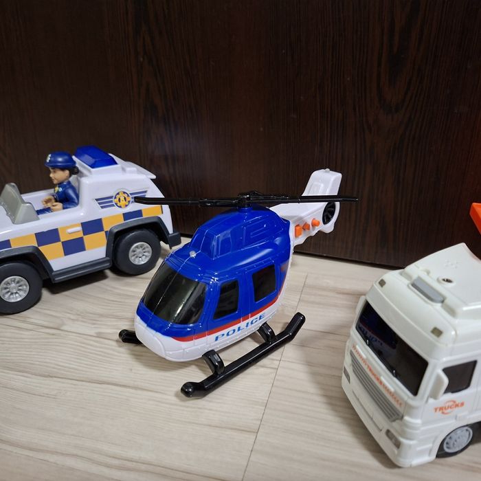 Комплект детски играчки автовоз, вертолет и джип с полицай