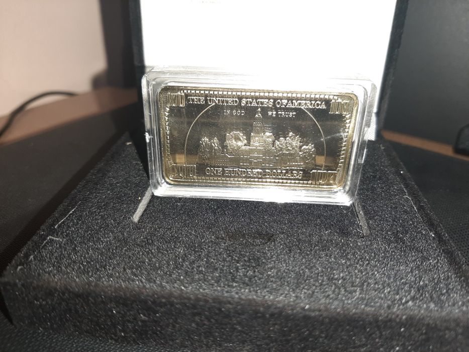позлатени 100 долара в кутия