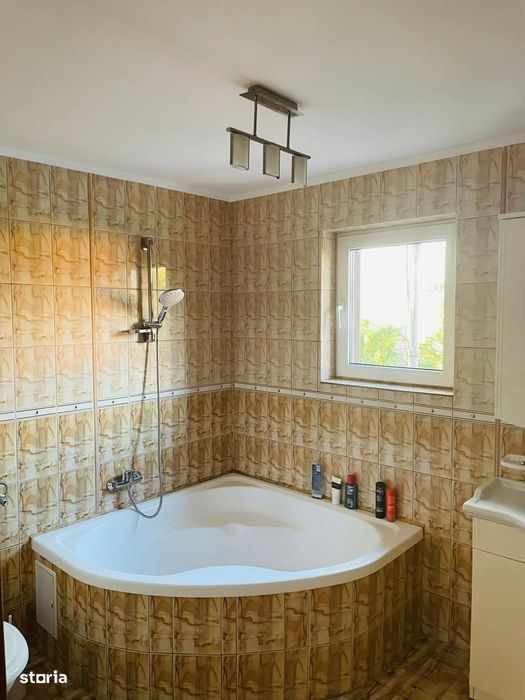 Casa S+P+1E+M,232 mp,zona Colentina