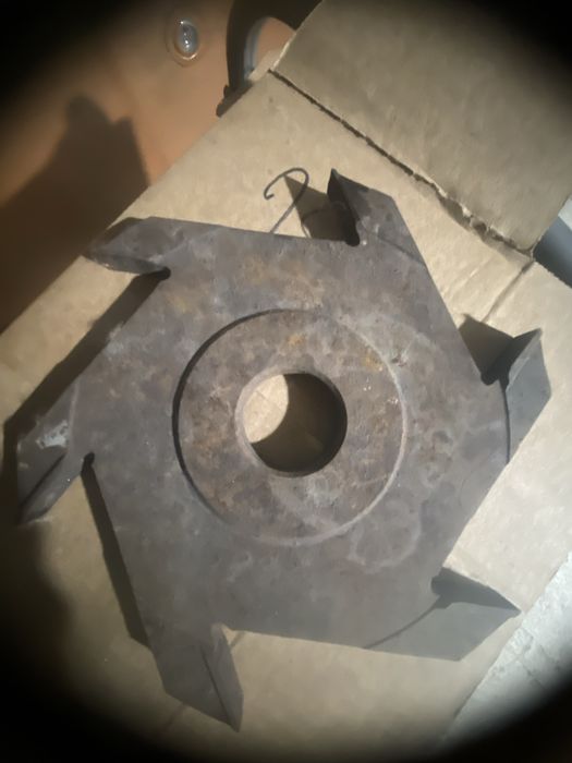 Фреза по дереву насадная.