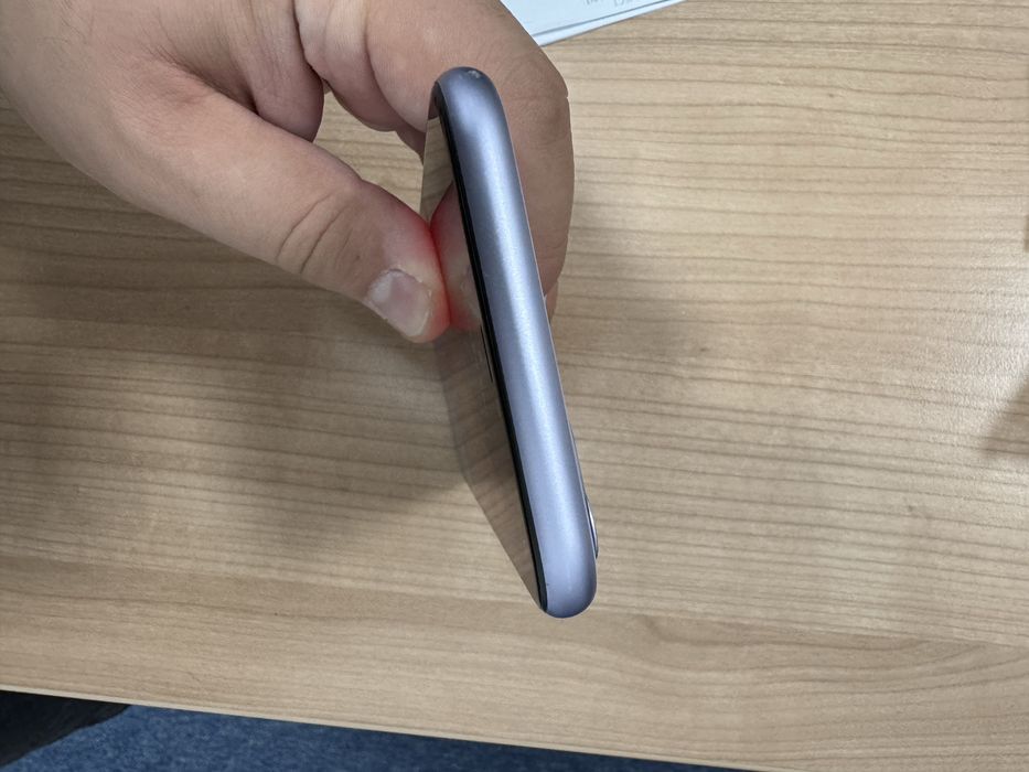 iPhone 11  - 64 GB