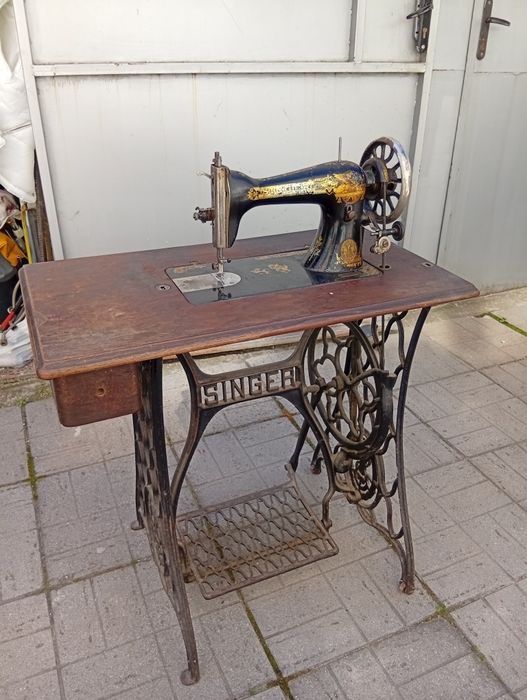Крачна шевна машина Singer