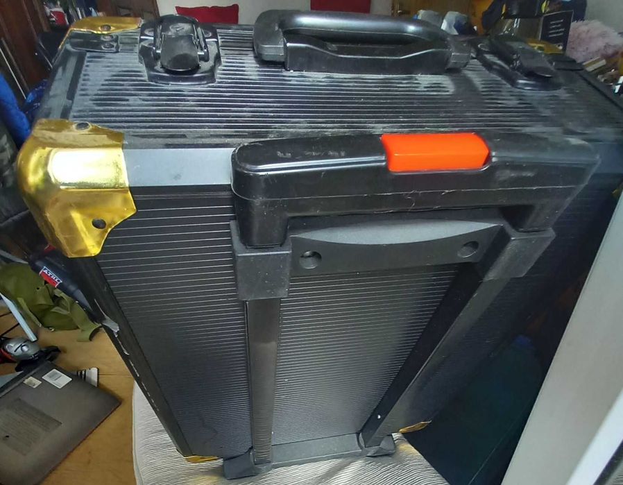 Trusa scule in cutie gen valiza