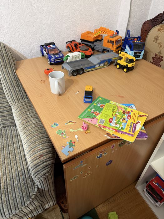 Продам стол, диван, кресло, кровать