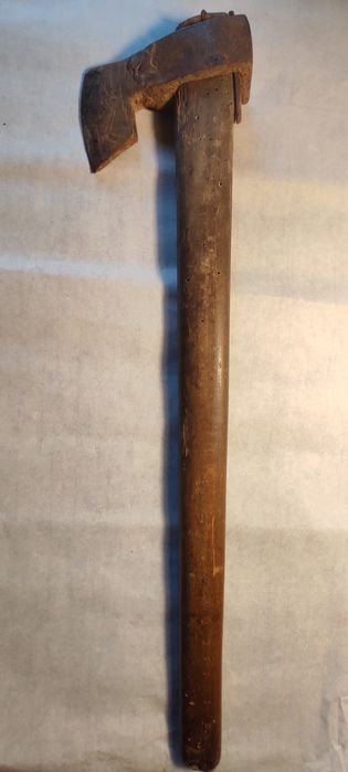 Baltag , topor, sabie veche