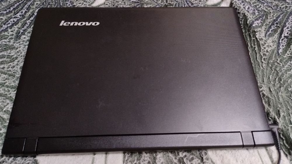 Ноутбук.         .