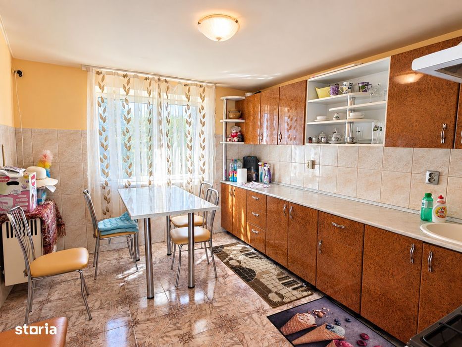 Casă cu 3 camere de vânzare în Mândruloc –teren 1.500 mp