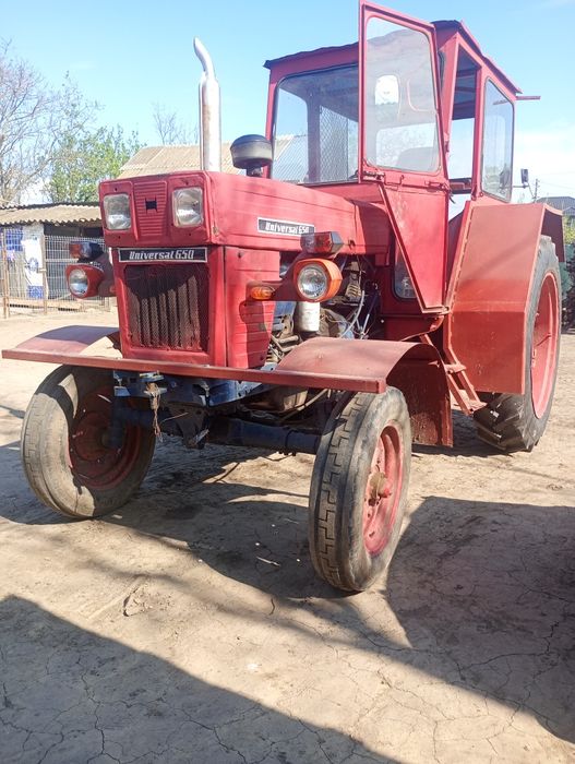 Vând tractor U650