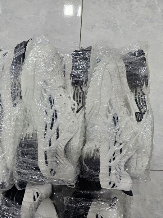 Yangi erkaklar oyoq kiyimlari