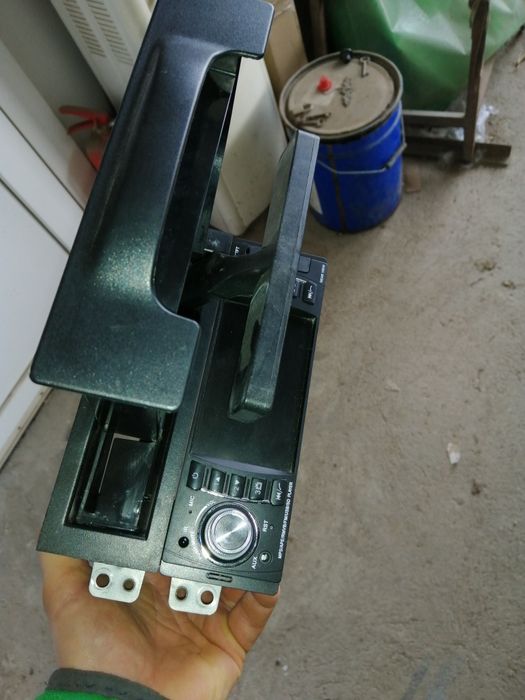 navara d22, suport pahar și radio
