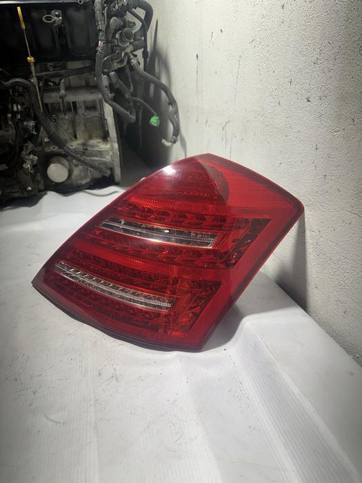 Фонарь задний правый Mercedes w221