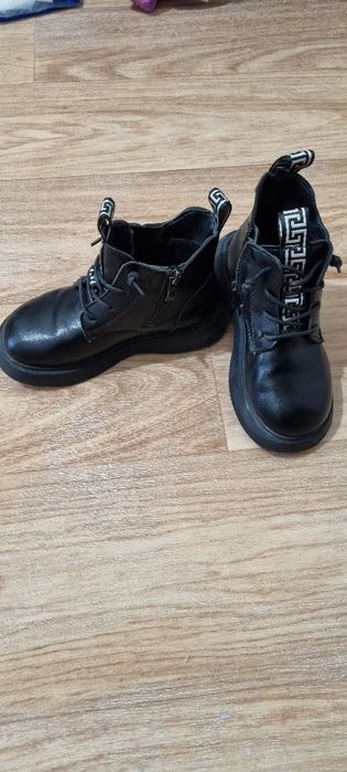 Продам ботинки осень весна