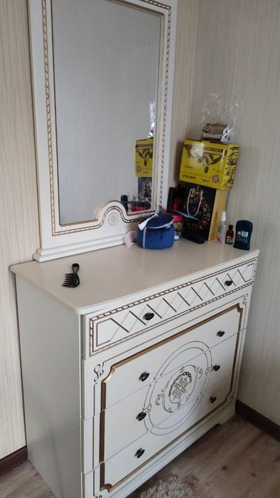 Продаётся шкаф. Продам также и камод