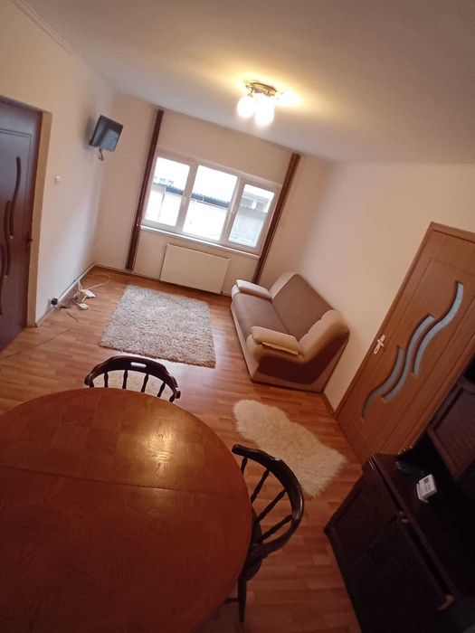 Inchiriez apartament