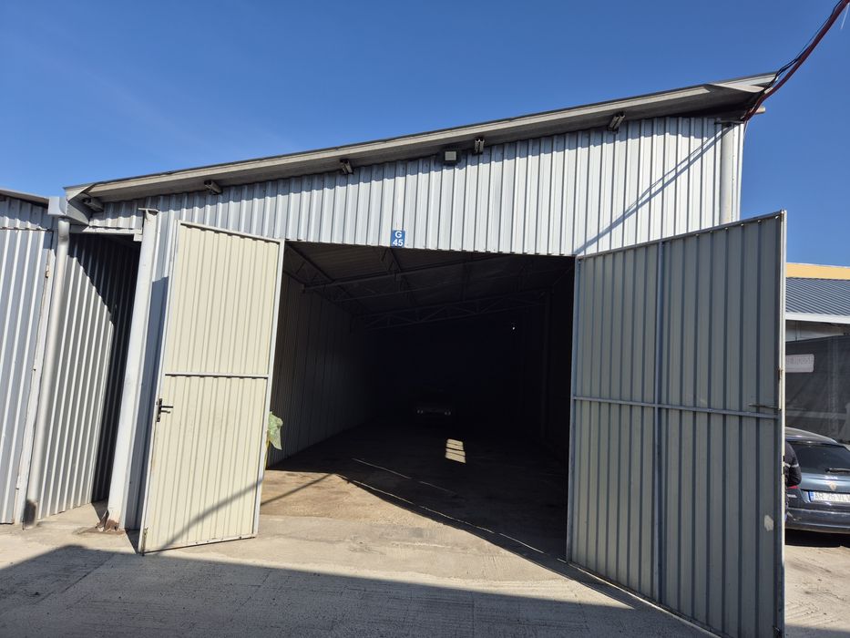 Închiriez garaj zonă centrală str Cuza   Vodă nr.36