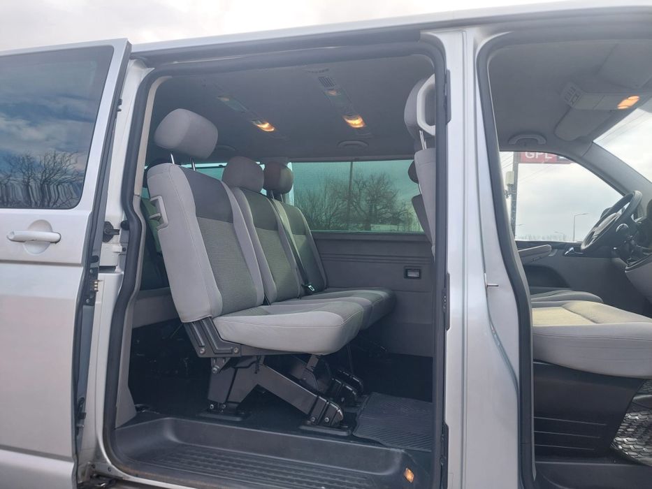 VW Transporter-Caravelle Modelul Lung 2011 8+1 Locuri