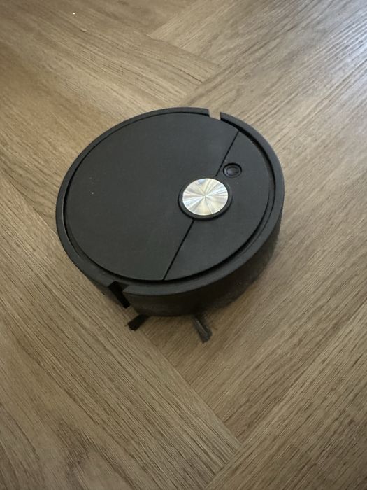 Робот—пылесос домашний