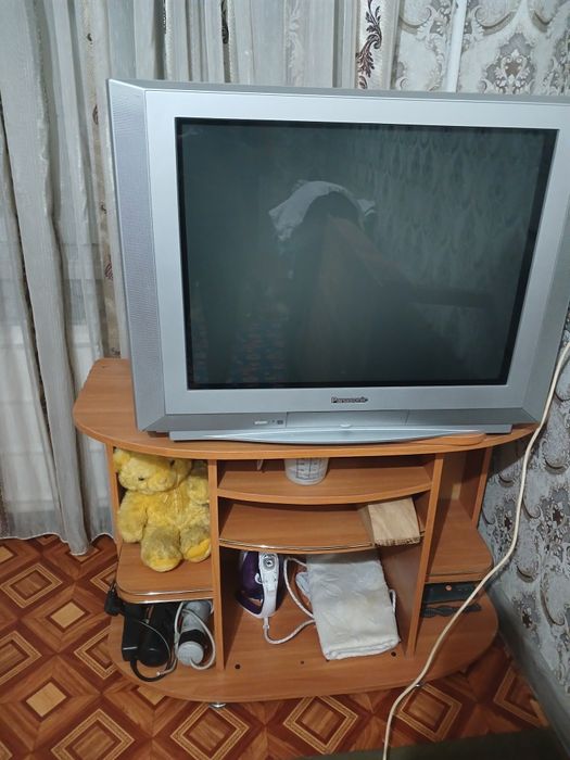 Телевизор с подставкой
