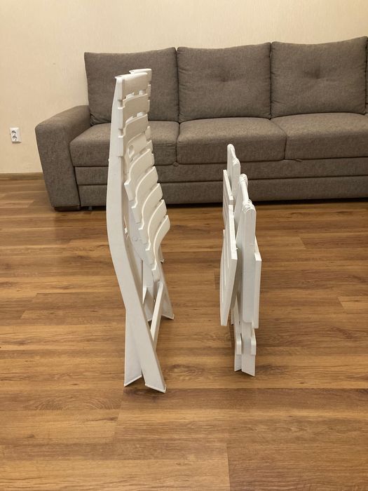 Складные стол и стулья